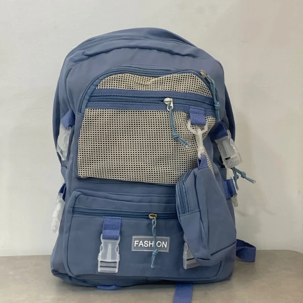 Sac à Dos – Style Fonctionnel et Détail Audacieux